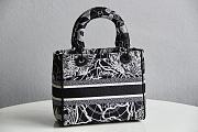 DIOR MEDIUM LADY D-LITE BLACK & WHITE M0565 SIZE 24 x 20 x 11  - 4