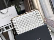 CHANEL BOY BAG WHITE A67086 SIZE 25 x 15 x 7 CM - 6