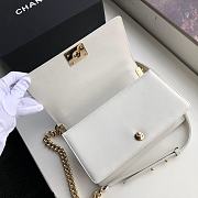 CHANEL BOY BAG WHITE A67086 SIZE 25 x 15 x 7 CM - 3