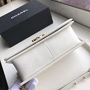 CHANEL BOY BAG WHITE A67086 SIZE 25 x 15 x 7 CM - 2