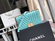 CHANEL CHEVRON BOY BAG BABY BLUE A67086 SIZE 25 x 15 x 7 CM - 6