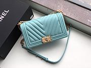 CHANEL CHEVRON BOY BAG BABY BLUE A67086 SIZE 25 x 15 x 7 CM - 5