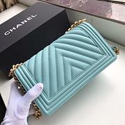 CHANEL CHEVRON BOY BAG BABY BLUE A67086 SIZE 25 x 15 x 7 CM - 3
