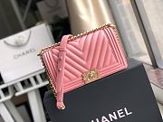 CHANEL CHEVRON BOY BAG LIGHT PINK A67086 SIZE 25 x 15 x 7 CM - 6