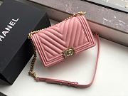 CHANEL CHEVRON BOY BAG LIGHT PINK A67086 SIZE 25 x 15 x 7 CM - 5
