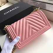 CHANEL CHEVRON BOY BAG LIGHT PINK A67086 SIZE 25 x 15 x 7 CM - 4