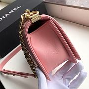 CHANEL CHEVRON BOY BAG LIGHT PINK A67086 SIZE 25 x 15 x 7 CM - 2