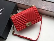 CHANEL CHEVRON BOY BAG RED A67086 SIZE 25 x 15 x 7 CM - 4