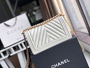 CHANEL CHEVRON BOY BAG WHITE 25CM - 2