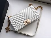 CHANEL CHEVRON BOY BAG WHITE 25CM - 5