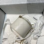 CHANEL SMALL VANITY WITH CHAIN WHITE SIZE 9 CM - 2