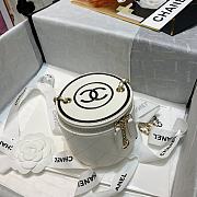 CHANEL SMALL VANITY WITH CHAIN WHITE SIZE 9 CM - 3