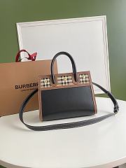 BURBERRY MINI VINTAGE TITLE BAG BLACK 80252661 SIZE 26 CM - 1