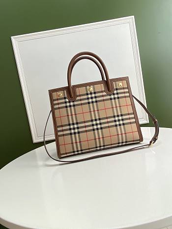 BURBERRY SMALL VINTAGE TITLE BAG 80252741 SIZE 32 x 15 x 25 CM