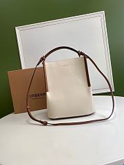 BURBERRY SMALL PEGGY BUCKET BAG WHITE 80268241 SIZE 21 x 16.5 x 25 CM - 1