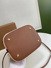 BURBERRY SMALL PEGGY BUCKET BAG WHITE 80268241 SIZE 21 x 16.5 x 25 CM - 5
