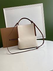 BURBERRY SMALL PEGGY BUCKET BAG WHITE 80268241 SIZE 21 x 16.5 x 25 CM - 4