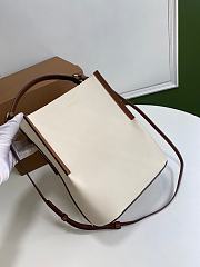 BURBERRY SMALL PEGGY BUCKET BAG WHITE 80268241 SIZE 21 x 16.5 x 25 CM - 2