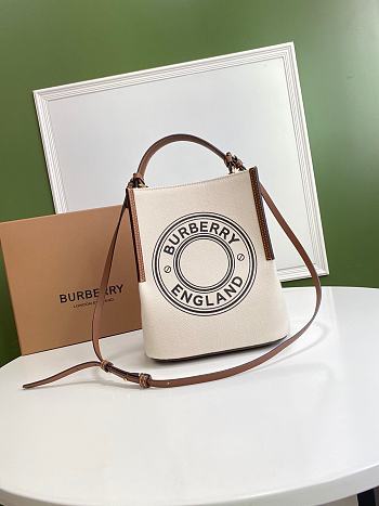 BURBERRY SMALL LOGO GRAPHIC PEGGY BUCKET BAG 80268241 SIZE 21 x 16.5 x 25 CM