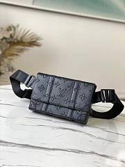 LV TRUNK SLING BAG BLACK M57952 SIZE 20.5 x 14 x 4.5 CM - 1