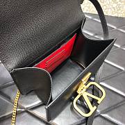 VALENTINO SMALL VSLING SHOULDER BAG BLACK SIZE 18 x 18 x 9 CM - 5