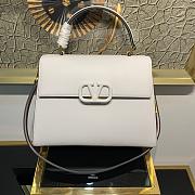 VALENTINO LARGE VSLING HANDBAG WHITE SIZE 30 x 21 x 14 CM - 1