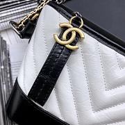 CHANEL GABRIELLE CHEVRON HOBO BAG BLACK/WHITE 20CM - 6