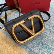 VALENTINO SMALL SUPERVEE CROSSBODY BAG BLACK ZXL0NO SIZE 18 CM - 5