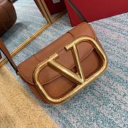 VALENTINO SMALL SUPERVEE CROSSBODY BAG BROWN ZXL0NO SIZE 18 CM - 4