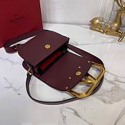 VALENTINO SMALL SUPERVEE CROSSBODY BAG BORDEAUX ZXL0NO SIZE 18 CM - 6