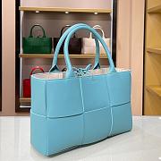 BOTTEGA VENETA ARCO TOTE LIGHT BLUE 652867 SIZE 36 CM - 6