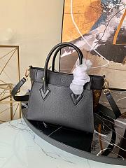 LV ON MY SIDE PM BLACK M57728 SIZE 25 CM - 3