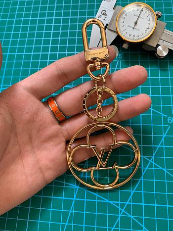 LV FLOWER FINESSE KEY RING M69002