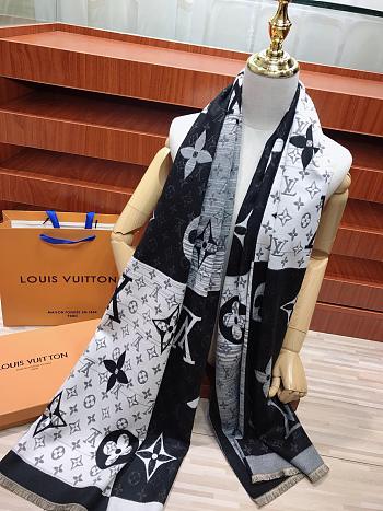 LV SCARF 01