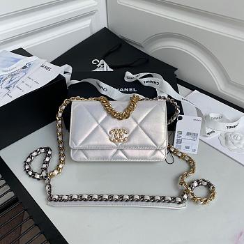CHANEL 19 WALLET ON CHAIN 2021 WHITE AP0957 SIZE 19 CM