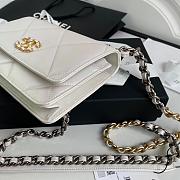 CHANEL 19 WALLET ON CHAIN 2021 WHITE AP0957 SIZE 19 CM - 4