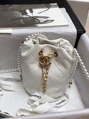  CHANEL SMALL DRAWSTRING BAG WHITE SIZE 19 CM - 1