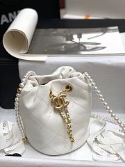  CHANEL SMALL DRAWSTRING BAG WHITE SIZE 19 CM - 2