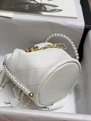  CHANEL SMALL DRAWSTRING BAG WHITE SIZE 19 CM - 3