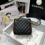 CHANEL BURGUNDY STRAP INTO BUCKET BAG AS2230 SIZE 15.5 CM - 5