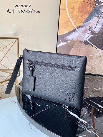LV IPAD POUCH M69837 SIZE 30 CM
