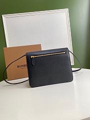 BURBERRY SMALL MACKEN HOUSE CHECK CROSSBODY BLACK SIZE  24 CM - 6