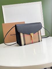 BURBERRY SMALL MACKEN HOUSE CHECK CROSSBODY BLACK SIZE  24 CM - 5