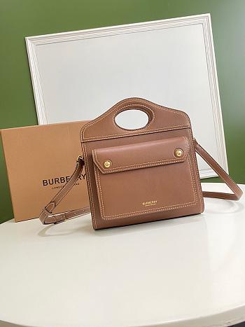 BURBERRY MINI LEATHER POCKET BAG BROW SIZE 23 CM