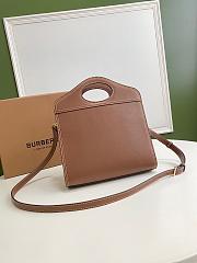 BURBERRY MINI LEATHER POCKET BAG BROW SIZE 23 CM - 6
