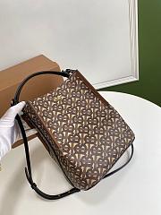 BURBERRY SMALL MONOGRAM E-CANVAS PEGGY BUCKET BAG SIZE 21 CM - 4