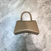 BALENCIAGA HOURGLASS SMALL TOP HANDLE BAG IN SAND 5935461 SIZE 23 CM - 3