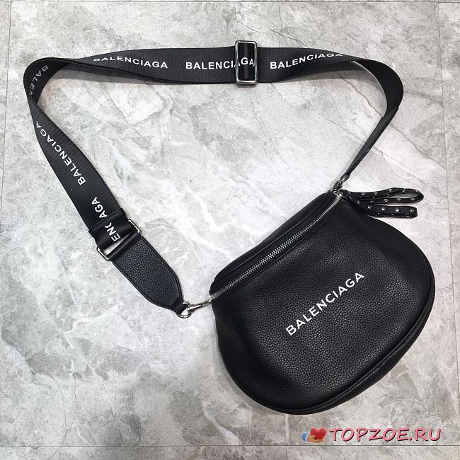 BALENCIAGA EVERYDAY STRAP CROSSBODY BAG BLACK SIZE 24 CM - 1