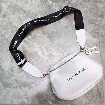 BALENCIAGA EVERYDAY STRAP CROSSBODY BAG WHITE SIZE 24 CM
