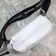 BALENCIAGA EVERYDAY STRAP CROSSBODY BAG WHITE SIZE 24 CM - 4